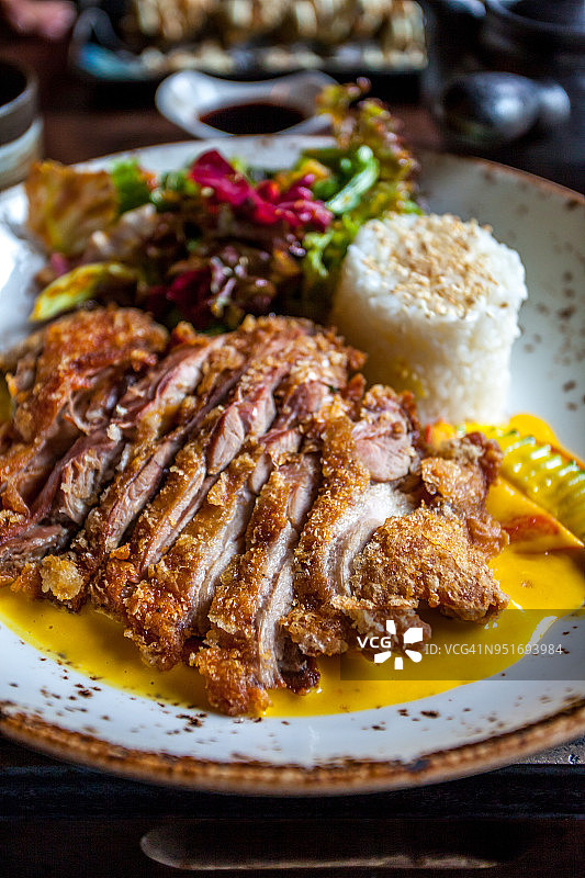 芒果椰奶酱鸭图片素材