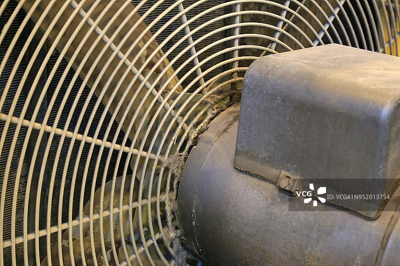 老式工业冷却风扇特写图片素材