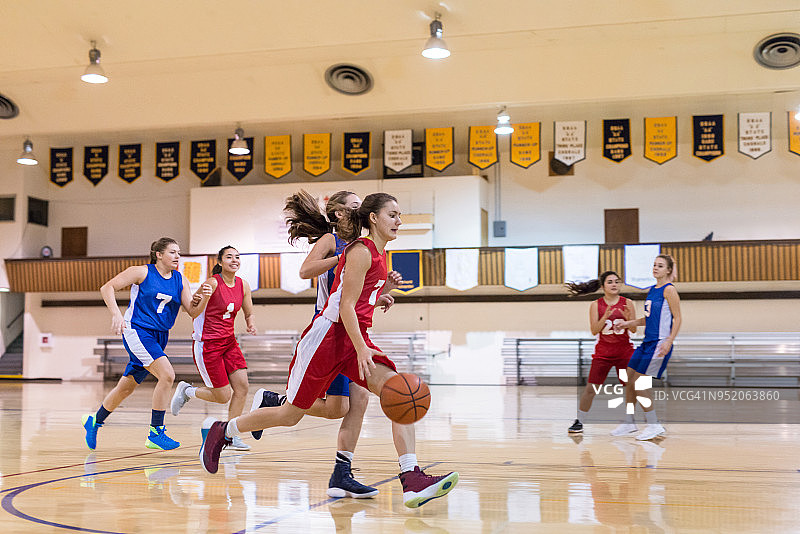 女子高中篮球比赛图片素材