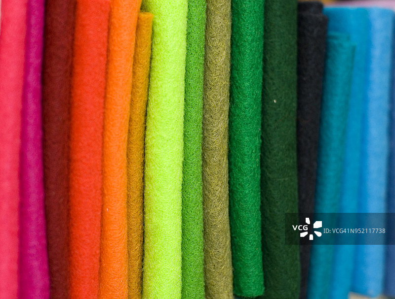 出售的彩色毛毡材料特写图片素材