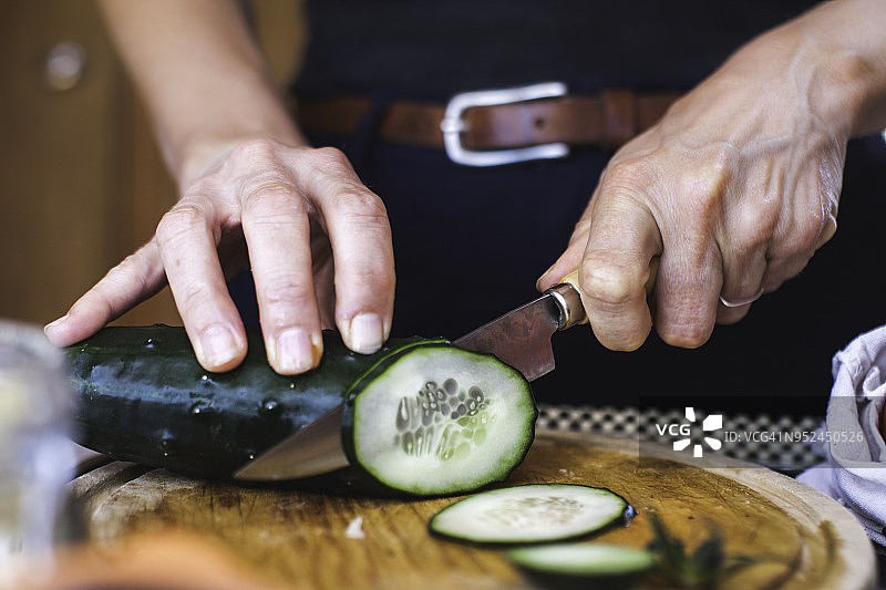 沙拉制作：黄瓜切片2图片素材
