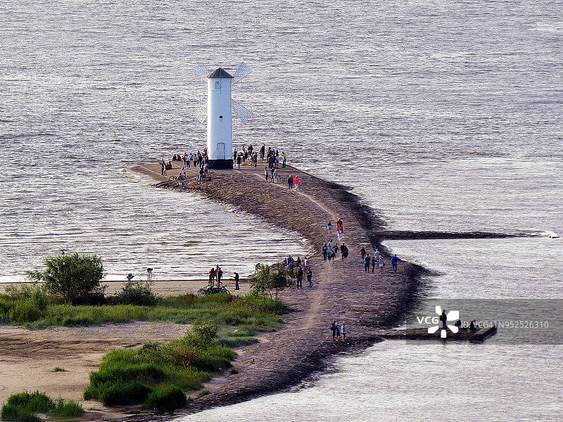 波兰希维诺乌伊希切风车形状的斯塔瓦·姆威尼灯塔图片素材