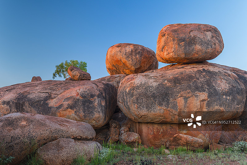 澳大利亚北领地卡尔卢卡尔卢或魔鬼大理石保护区图片素材