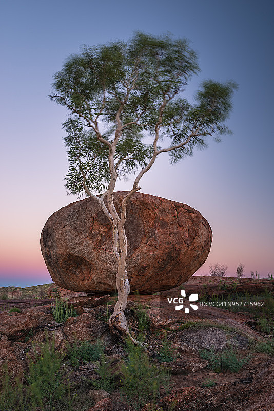 澳大利亚北领地卡尔卢卡尔卢或魔鬼大理石保护区图片素材
