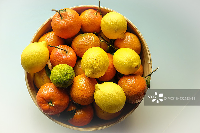 一碗柠檬和橘子图片素材
