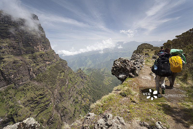 西缅山峡谷徒步旅行图片素材