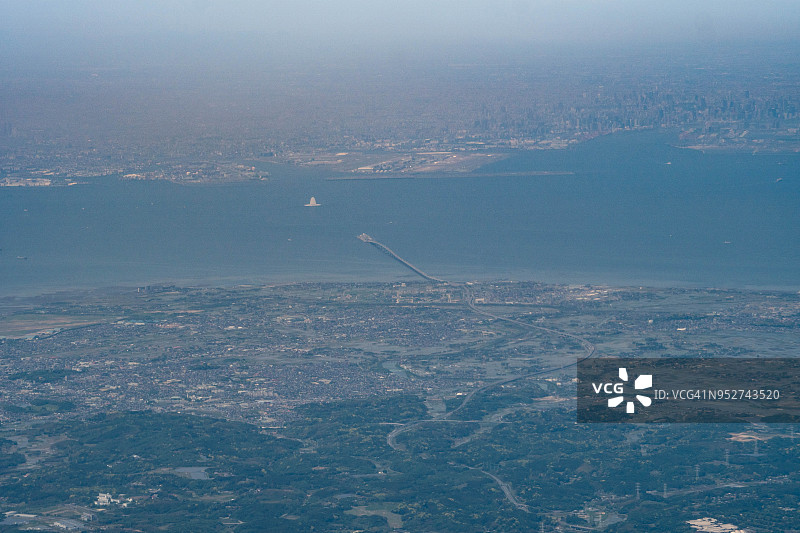 日本东京湾海上高速公路、千叶县木更津市与东京羽田国际机场空中航拍图片素材