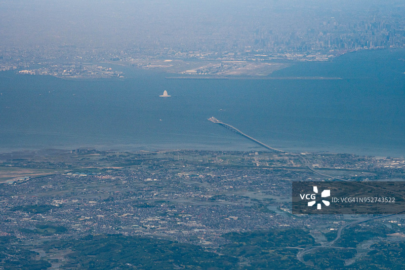 日本东京湾海上高速公路、千叶县木更津市与东京羽田国际机场空中航拍图片素材