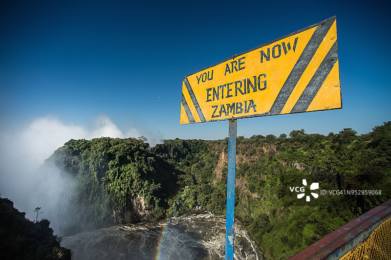 赞比西河上的赞比亚入口标志图片素材