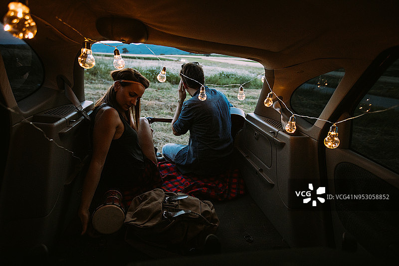 美丽的自然情侣图片素材