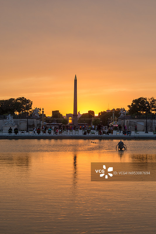 巴黎天际线的崭新一天图片素材