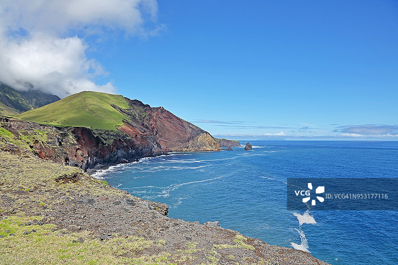 特里斯坦-达库尼亚群岛西侧美丽海岸线图片素材