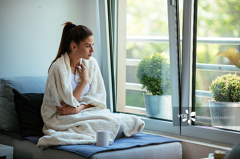 女人嗓子疼图片素材