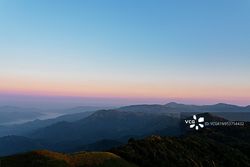 泰国北碧府桑卡拉武里山区美丽日出图片素材