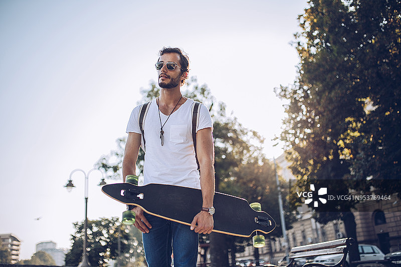 适合玩滑板的美好一天图片素材