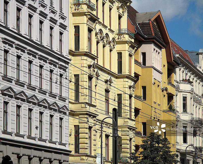 柏林卡斯塔尼ienallee大街（德国普伦茨劳贝格区）的精美翻新老建筑外墙图片素材