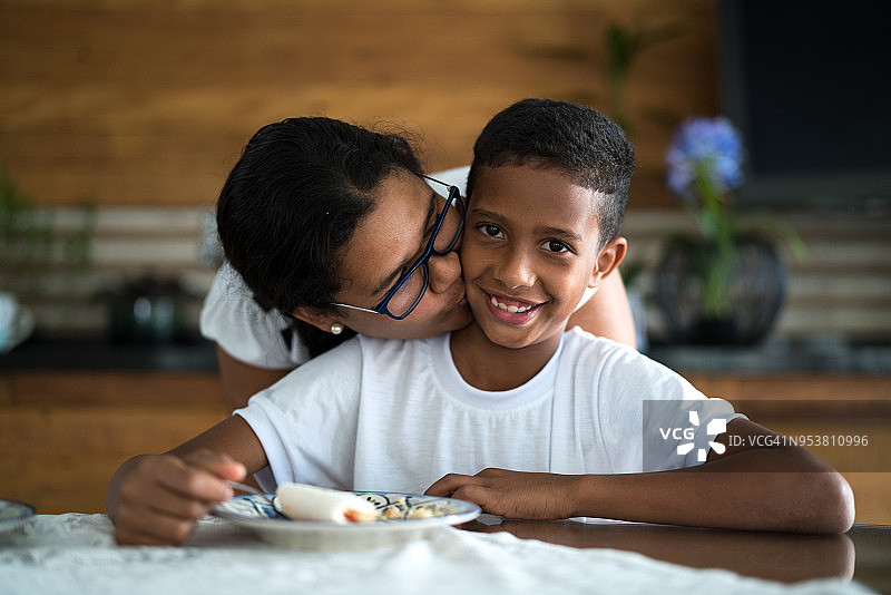 巴西家庭早餐肖像图片素材