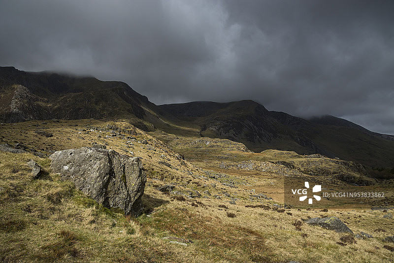 斯诺多尼亚山脉威尔士的光线变化图片素材
