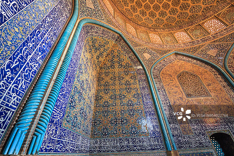 伊朗伊斯法罕谢赫劳特福拉清真寺马赛克装饰图片素材