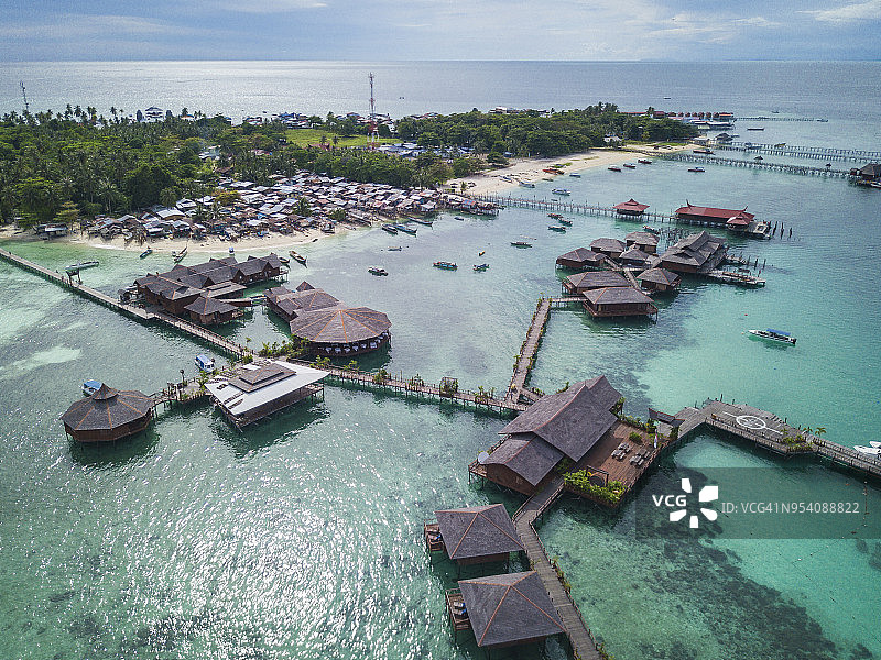 空中视角下的渔村图片素材