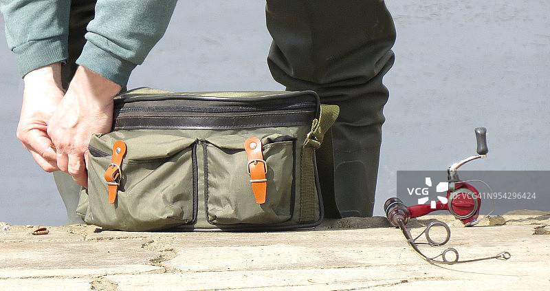 垂钓运动中的渔夫图片素材