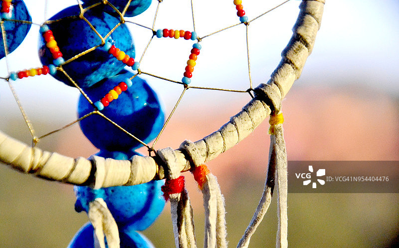 捕梦网和蓝色珠子图片素材