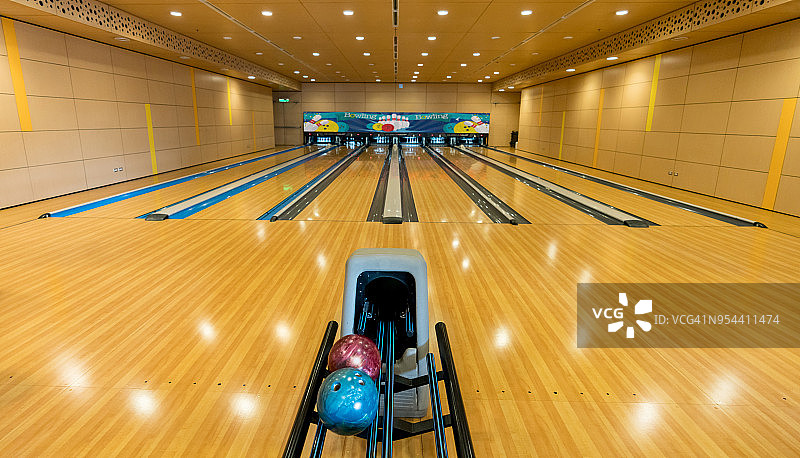 空旷的保龄球馆图片素材