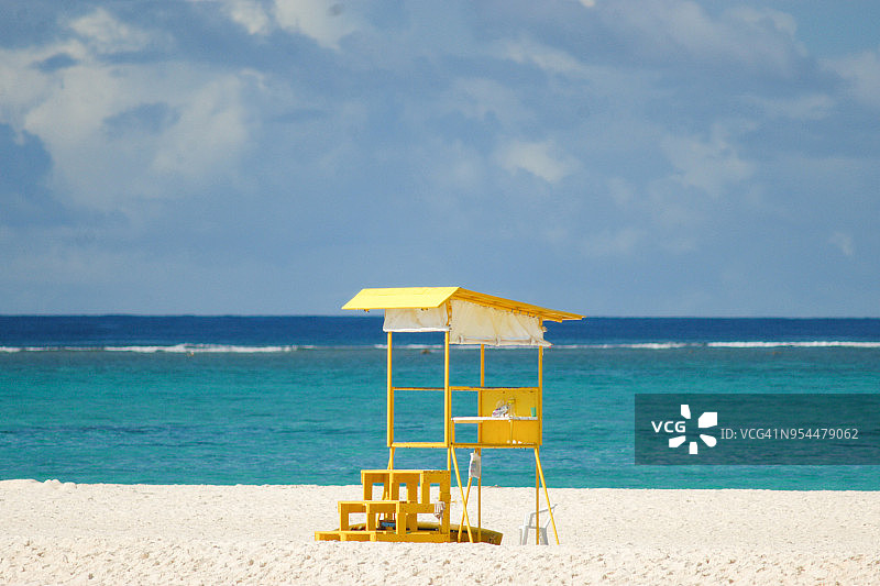 塞班岛马纳加哈岛上的救生站图片素材