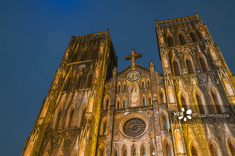 越南河内圣约瑟夫大教堂夜景图片素材