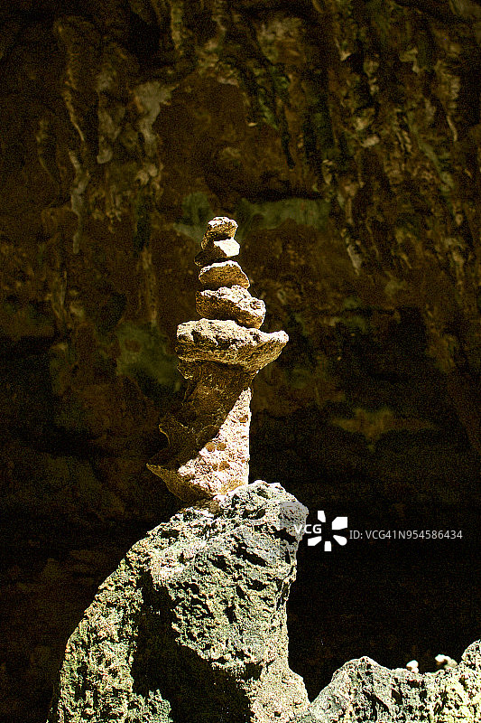 卡加延省卡劳洞穴的叠石图片素材