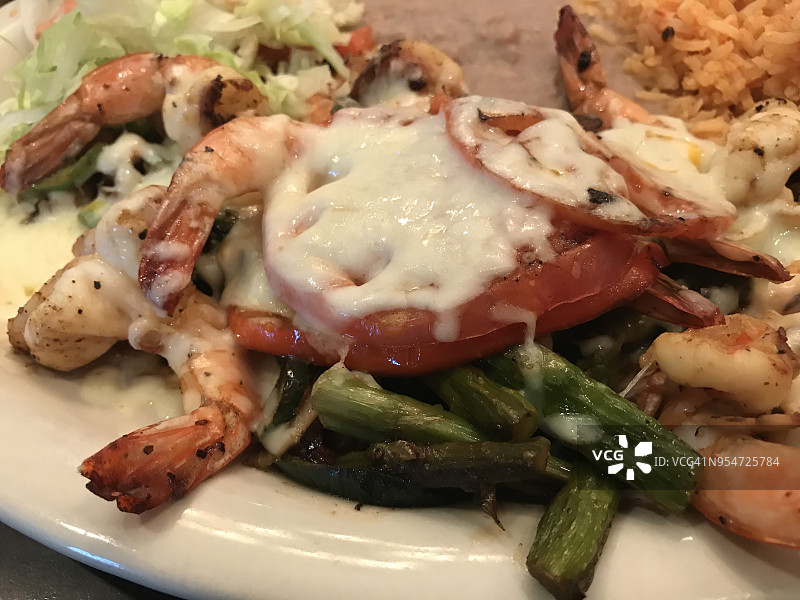 德克萨斯墨西哥烤虾蔬菜配米饭图片素材