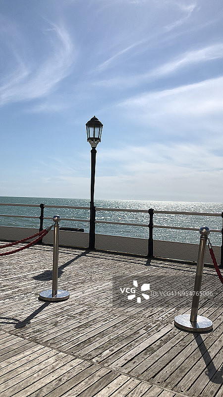 阳光明媚的海边风光图片素材