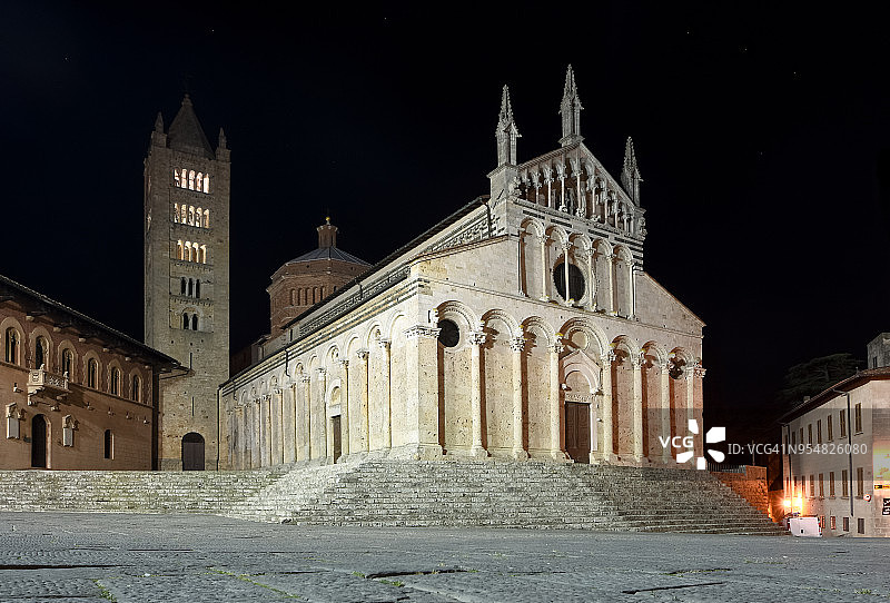 夜晚的马萨马里蒂玛大教堂图片素材