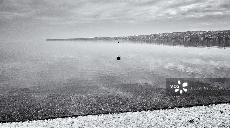 日内瓦湖上平静的早晨图片素材