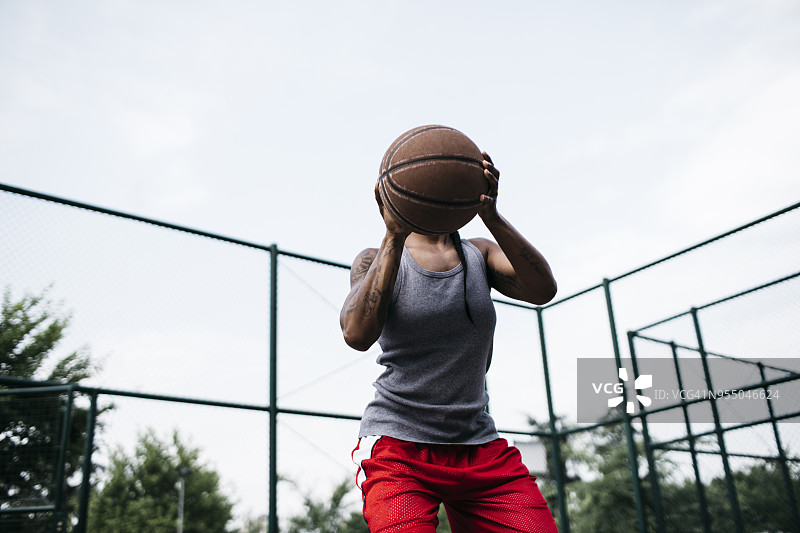 准备好扔球了！图片素材