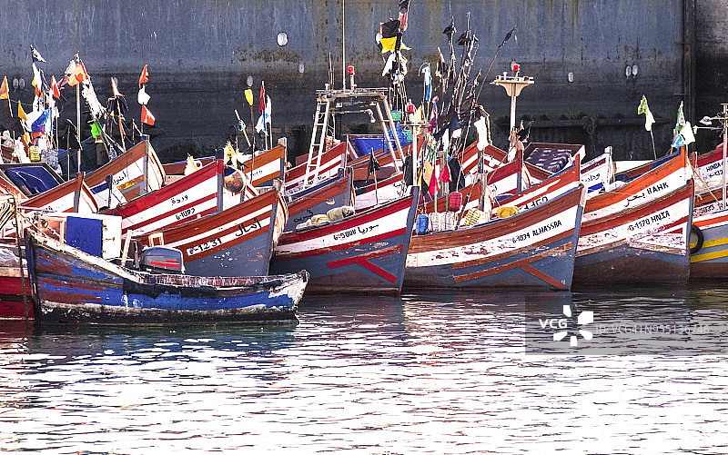 卡萨布兰卡港口的渔船图片素材