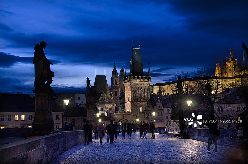 查理大桥和布拉格城堡的傍晚图片素材