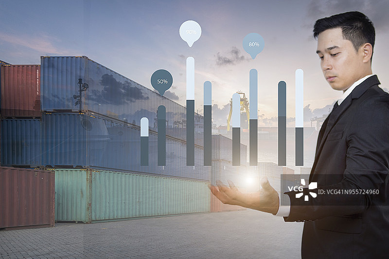 商务男士与数字图表全息图，物流集装箱背景的抽象双重曝光图像，未来创新商业物流运输概念图片素材
