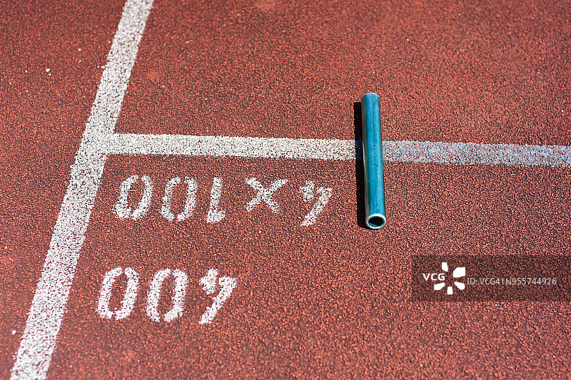 4x100米起跑点上的接力棒图片素材