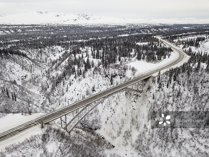 阿拉斯加冬季景观和飓风峡谷大桥航拍图片素材