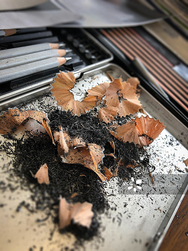 铅笔屑，艺术家工作室图片素材