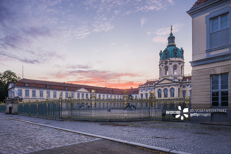 夏洛滕堡宫老城堡正面景观图片素材
