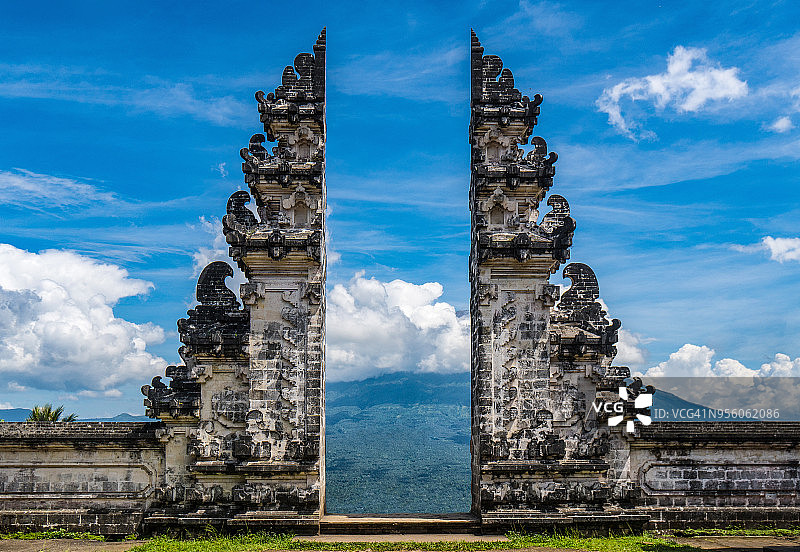 巴厘岛伦普扬寺天堂之门，印度尼西亚图片素材