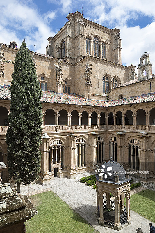 圣埃斯特万教堂和修道院，萨拉曼卡，西班牙图片素材