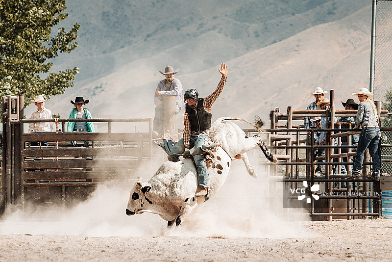 牛仔竞技比赛图片素材