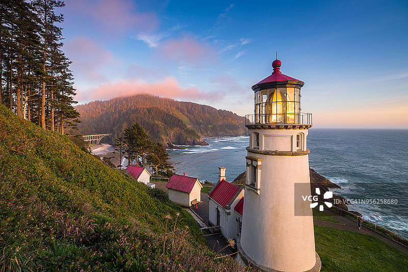 俄勒冈海岸上的海科塔角灯塔图片素材