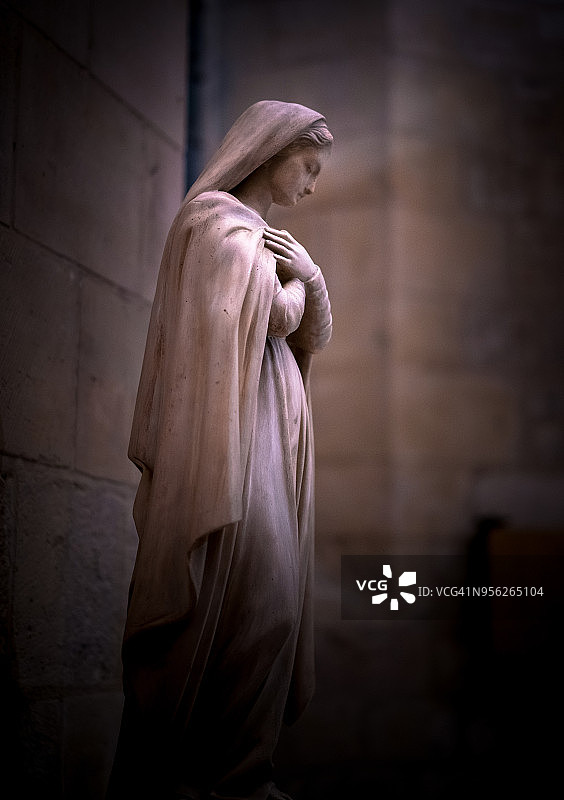 圣心教堂的宗教女性雕像图片素材