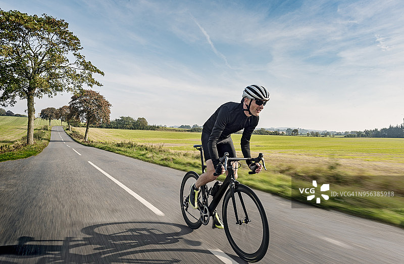 自行车手训练骑行图片素材