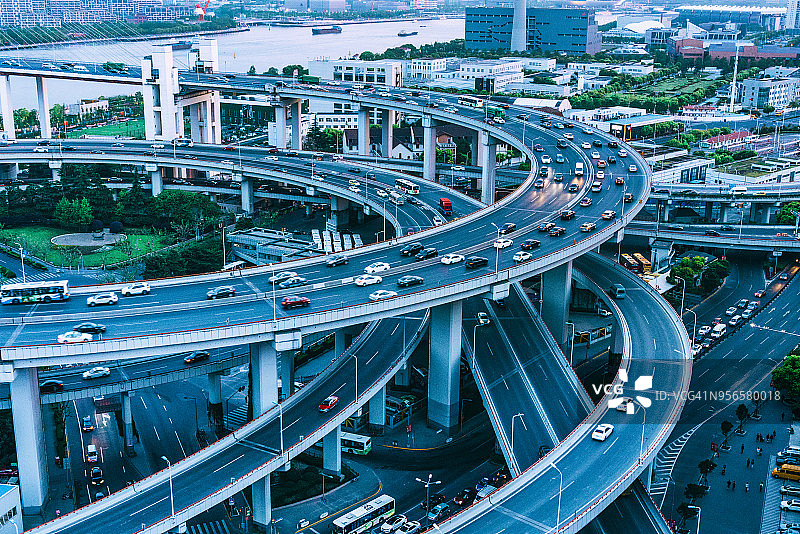 中国上海的公路立交桥图片素材
