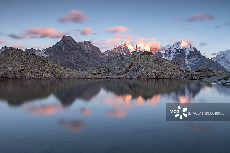 瑞士伯尔尼纳峰日落图片素材